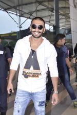 Ranveer Singh snapped at airport on 22nd Nov 2015
